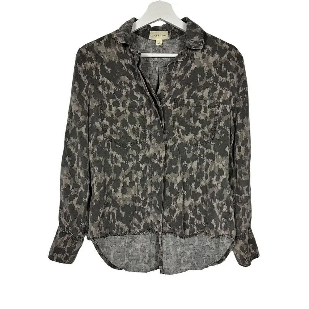 Anthropologie's Cloth & Stone Collared size XS Camo Animal Print